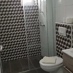 Star With Pool Apartman