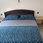 Star With Pool Apartman