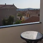 Star With Pool *
