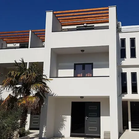 Star With Pool Apartment Biograd Na Moru