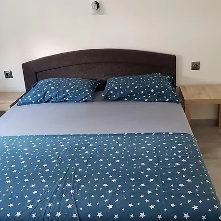 Star With Pool Apartment