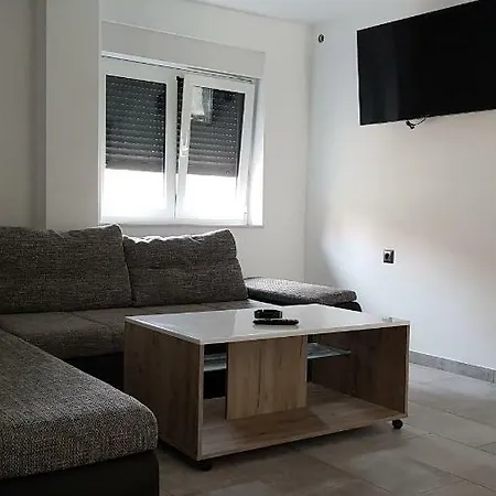 Star With Pool Apartament