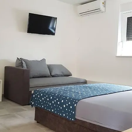 Star With Pool Apartament