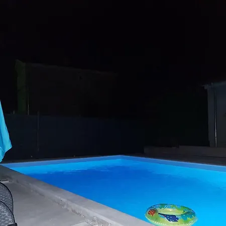 Lägenhet Star With Pool Biograd Na Moru