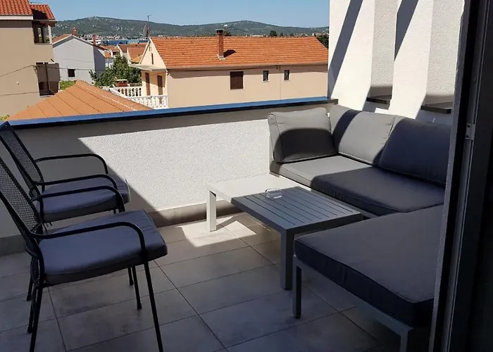 Star With Pool Biograd Na Moru