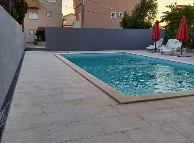 Star With Pool Апартаменты Биоград-на-Мору