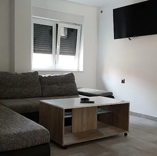 Star With Pool Apartament