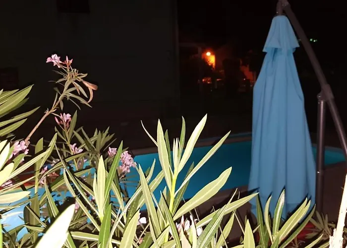 Star With Pool